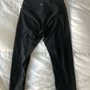 Lululemon size 6 align crops, black